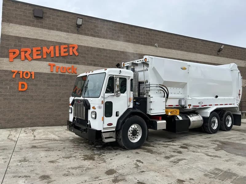 2025 Peterbilt 520 - Garbage