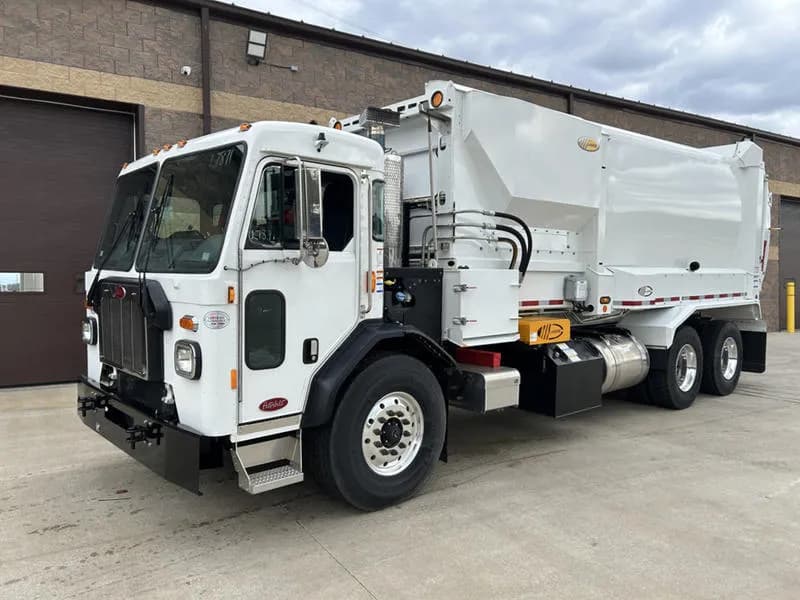 2025 Peterbilt 520 - Garbage