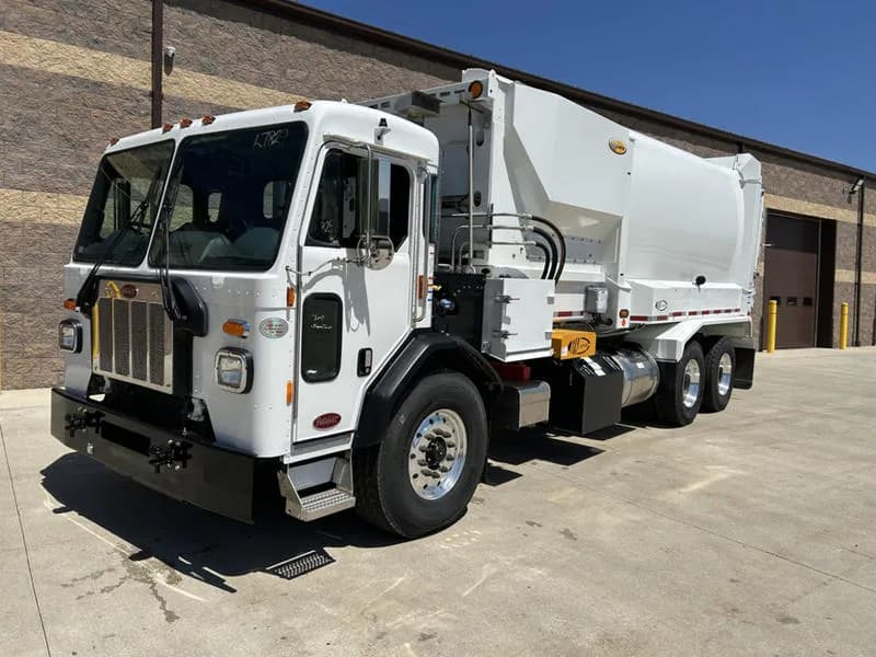 2025 Peterbilt 520 - Garbage