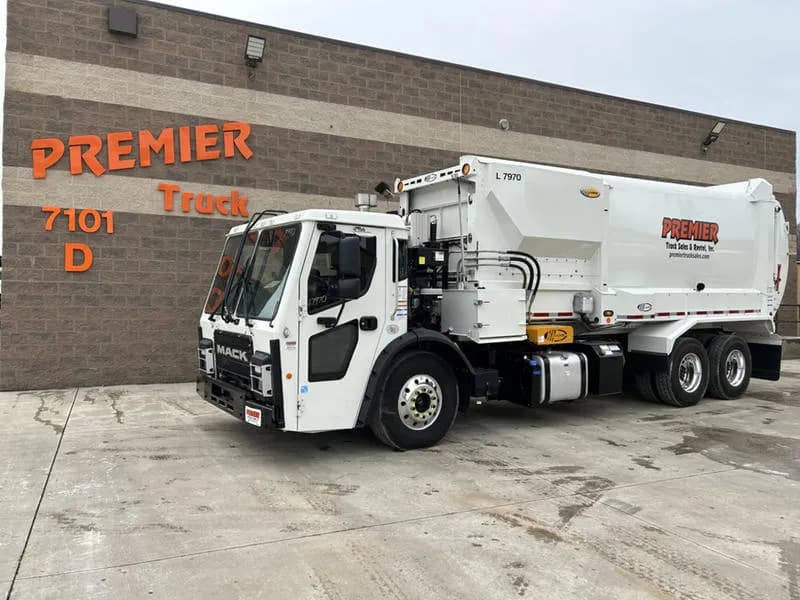 2025 Mack Trucks LR64R - Garbage