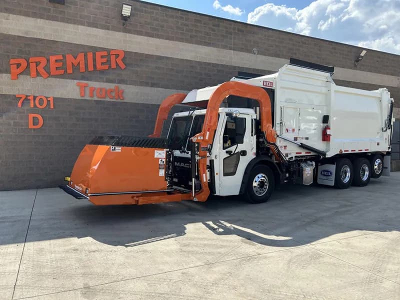 2025 Mack Trucks LR64R - Garbage
