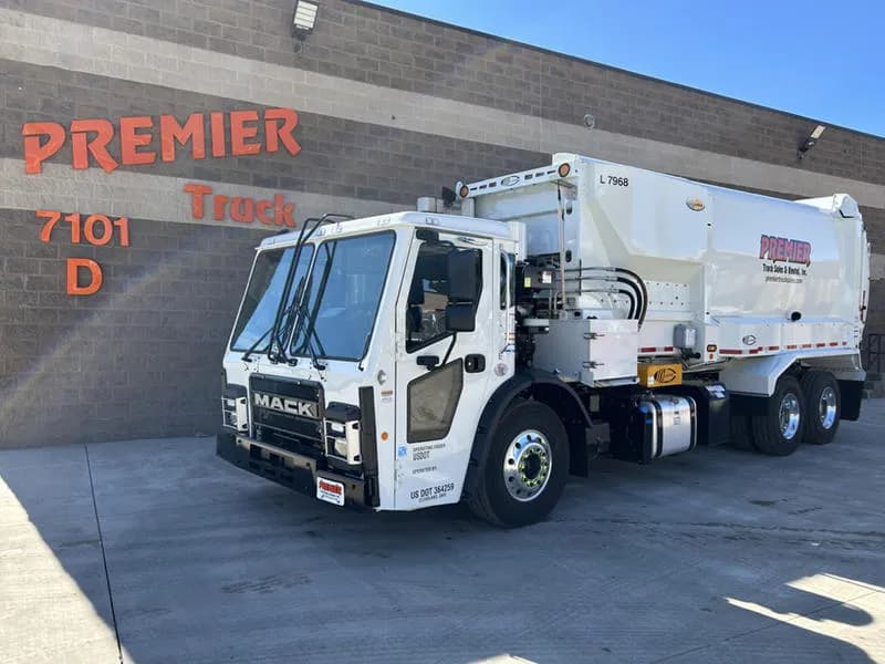 2025 Mack Trucks LR64R - Garbage