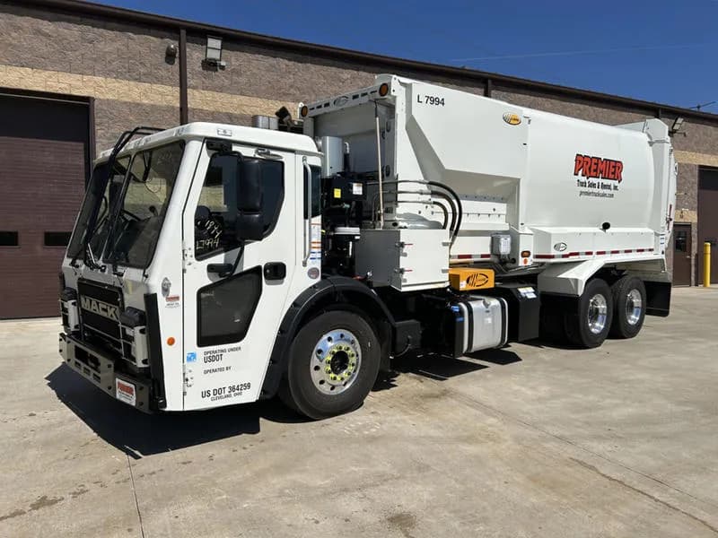 2025 Mack Trucks LR64R - Garbage