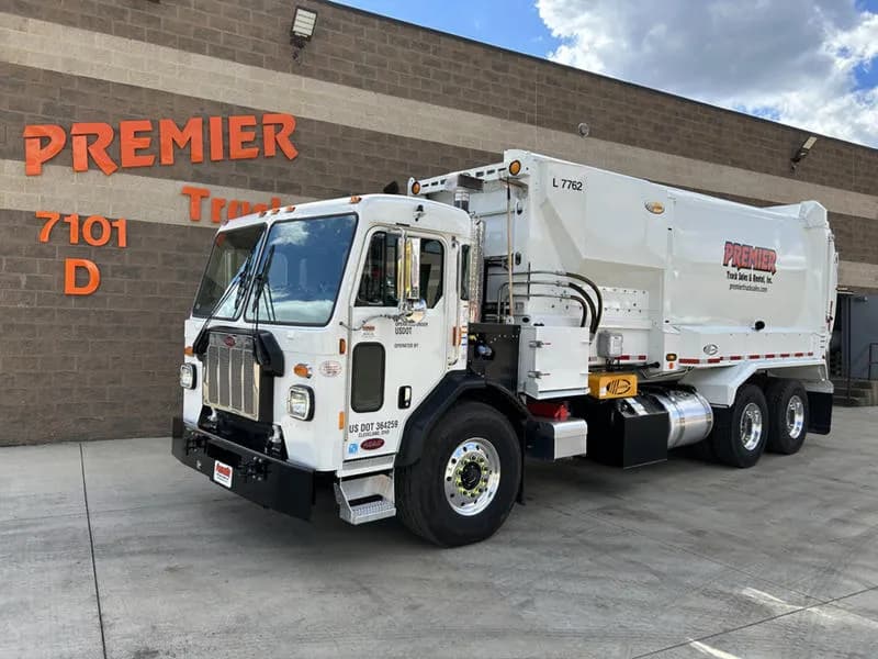 2025 Peterbilt 520 - Garbage