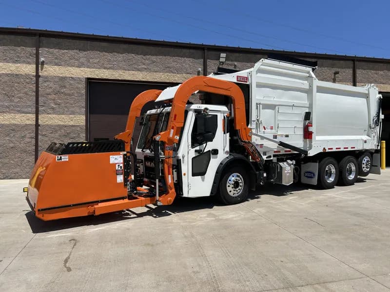 2025 Mack Trucks LR64R - Garbage