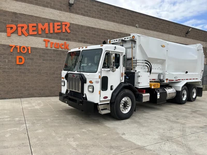 2025 Peterbilt 520 - Garbage