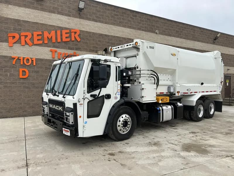 2025 Mack Trucks LR64R - Garbage
