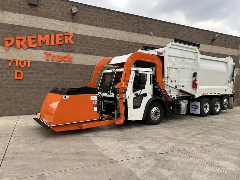 2025 Mack Trucks LR64R - Garbage