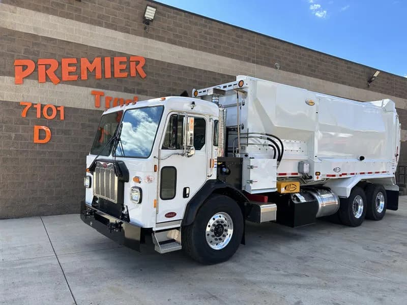 2025 Peterbilt 520 - Garbage