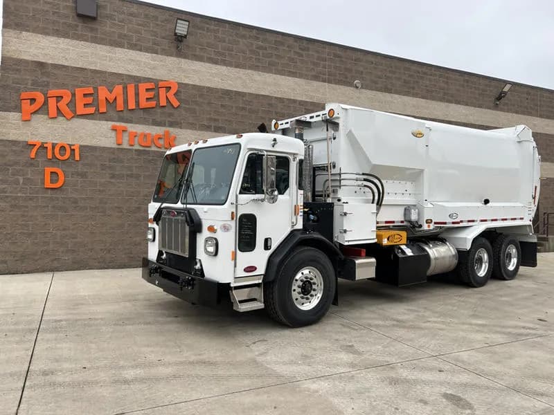 2025 Peterbilt 520 - Garbage