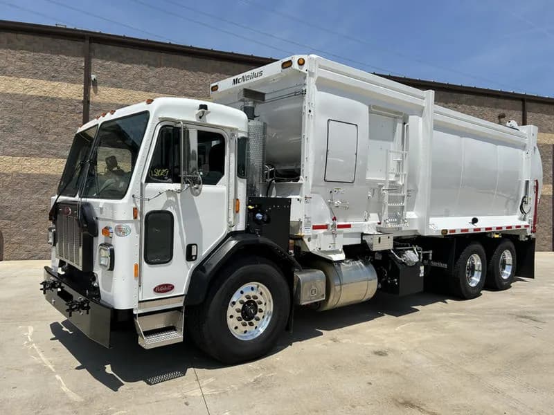 2025 Peterbilt 520 - Garbage
