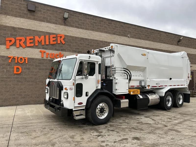 2025 Peterbilt 520 - Garbage