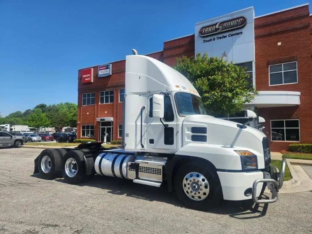 2019 Mack Trucks - Day Cab