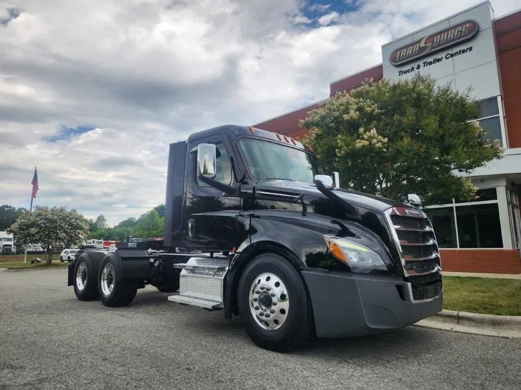 2023 Freightliner Cascadia - Day Cab