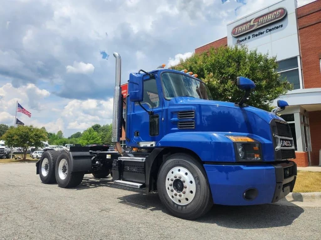 2020 Mack Trucks - Day Cab