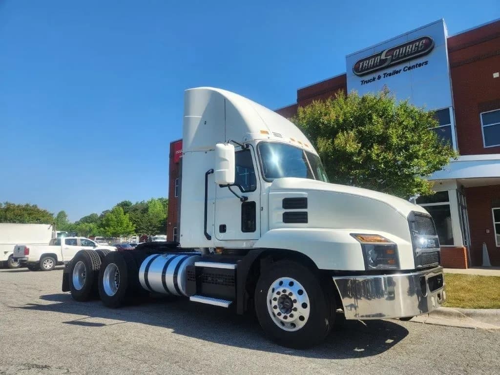 2020 Mack Trucks - Day Cab