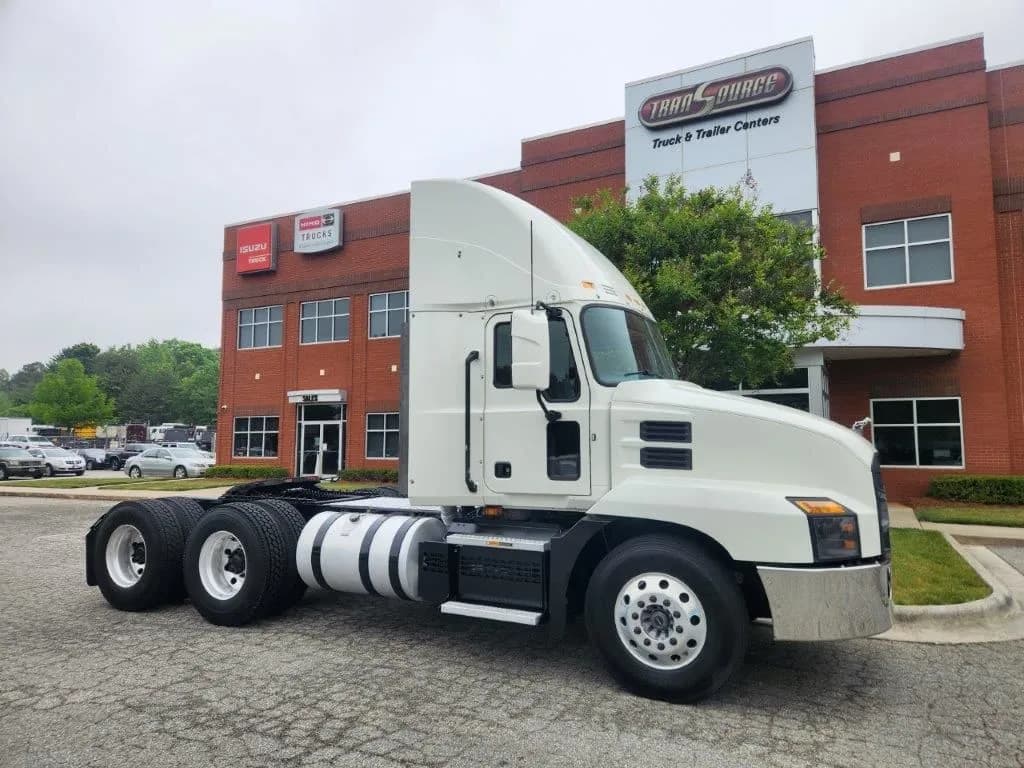 2020 Mack Trucks - Day Cab