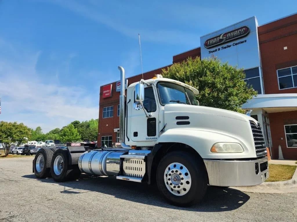 2017 Mack Trucks - Day Cab