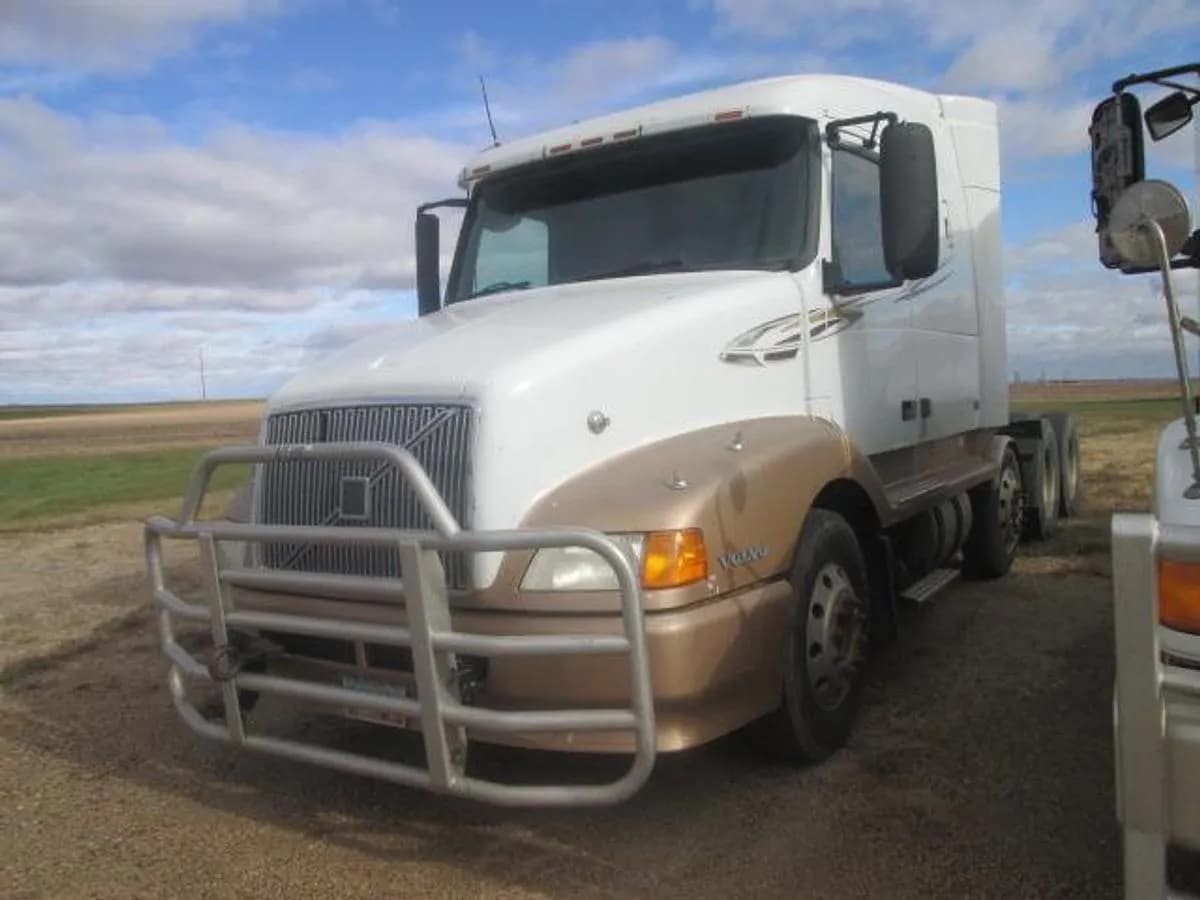 2000 Volvo VNL64T610