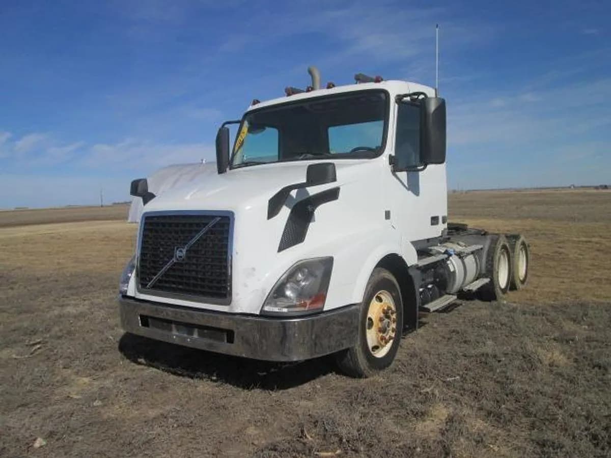 2015 Volvo VNL64T300