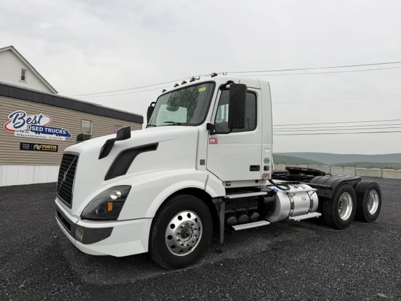 2016 Volvo VNL64T - Day Cab