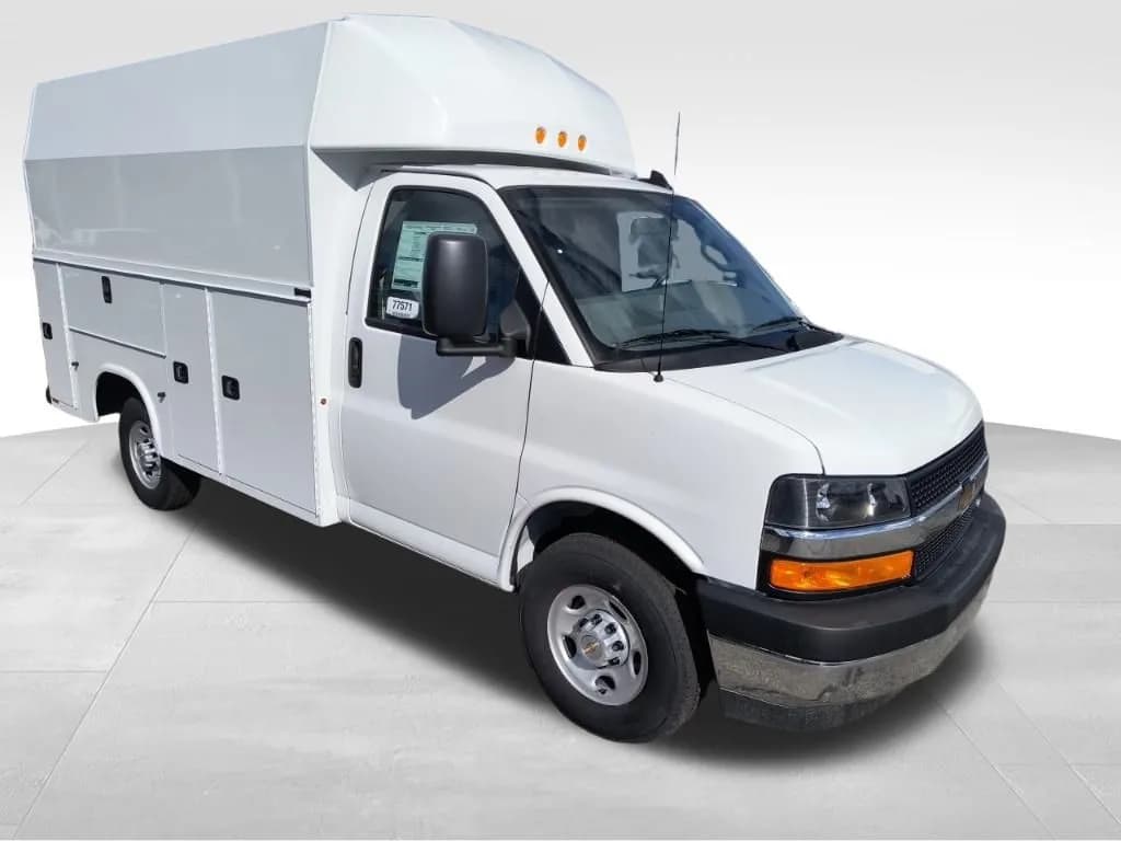 2025 Chevrolet Express 3500 - Service