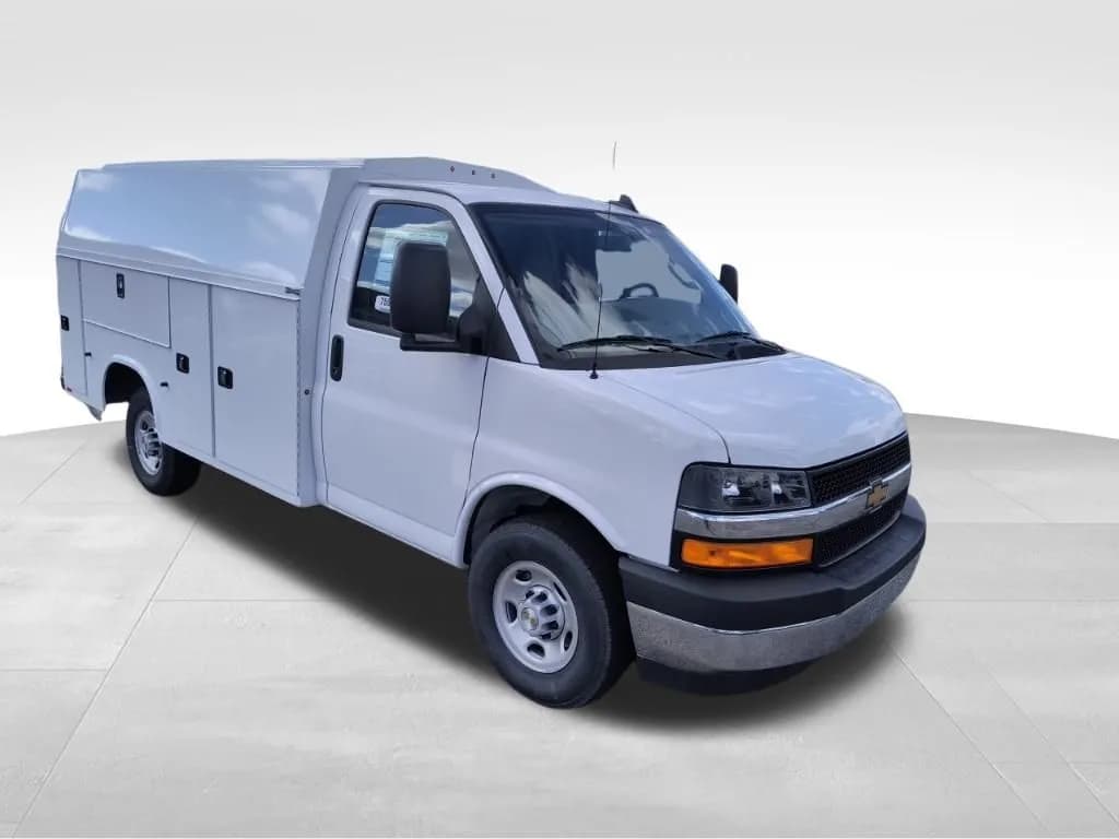 2025 Chevrolet Express 3500 - Service