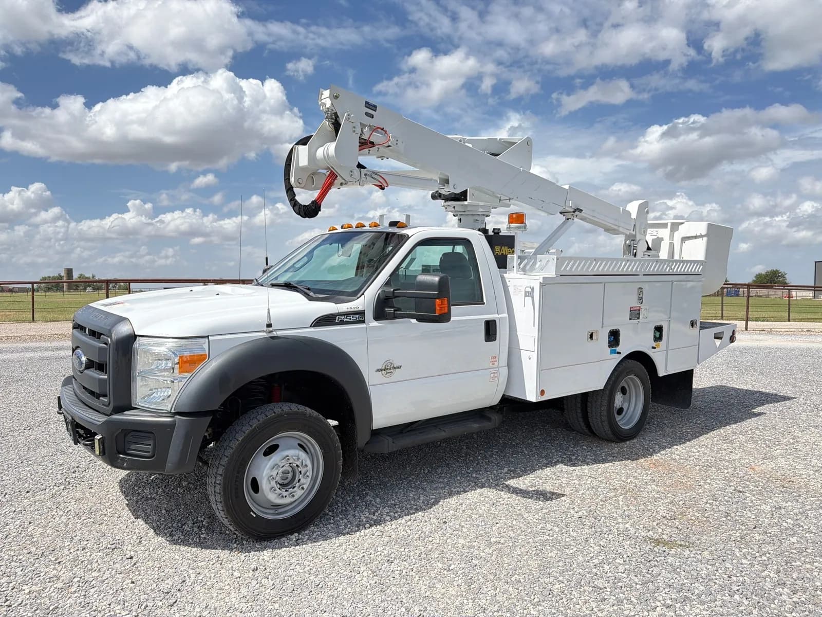 2014 Ford F-550 Chassis - Chassis