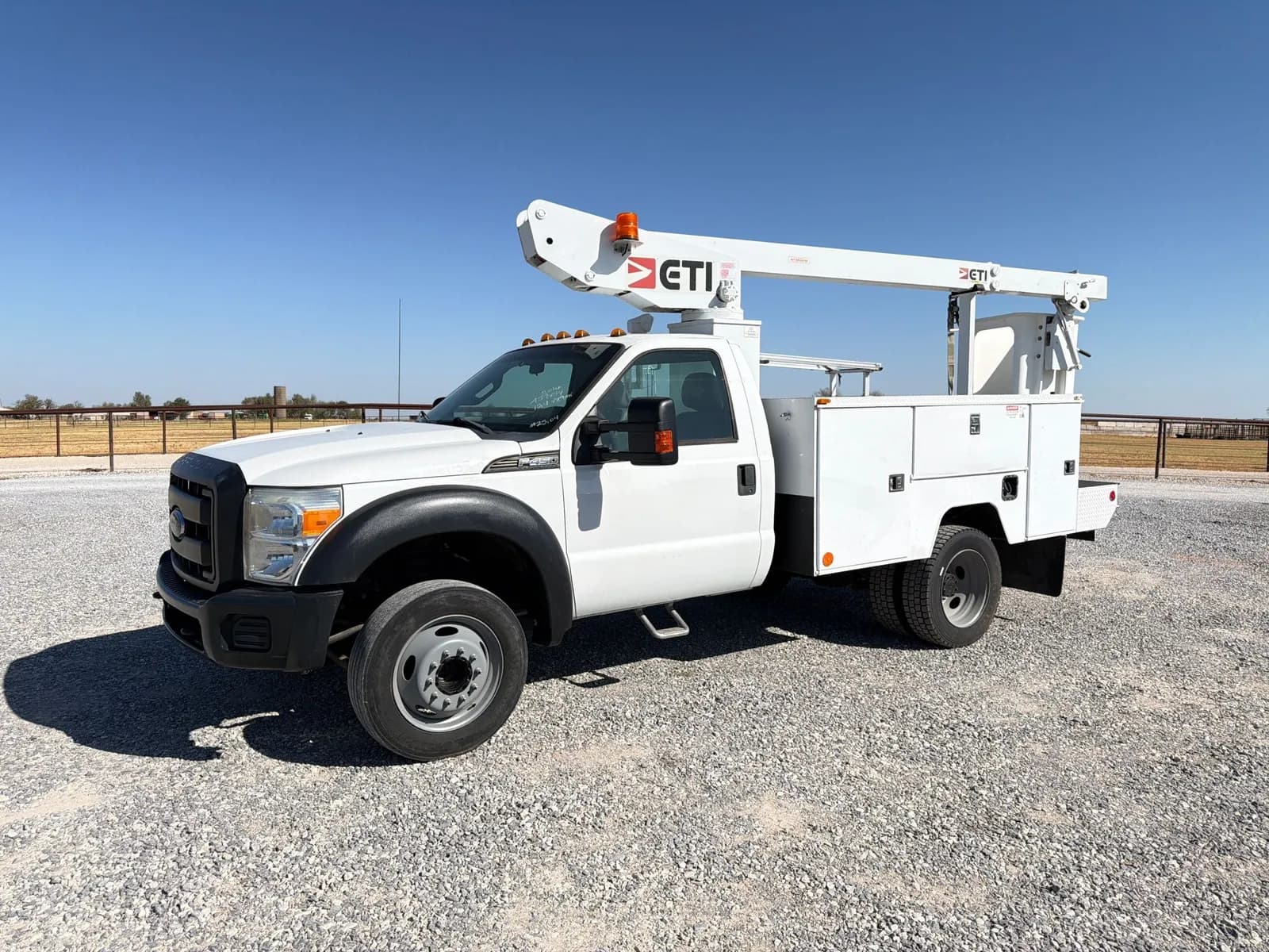 2016 Ford F-450 Super Duty - Bucket