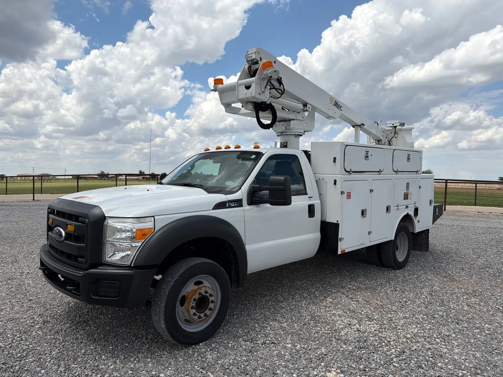 2011 Ford F-450 Chassis - Bucket