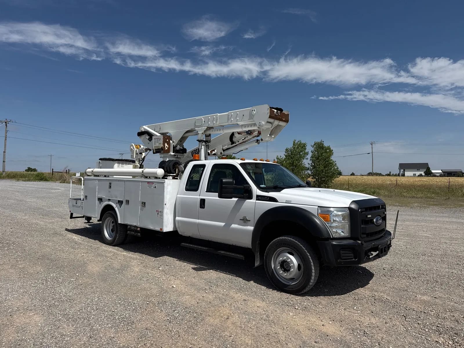 2016 Ford F-550 Chassis - Bucket