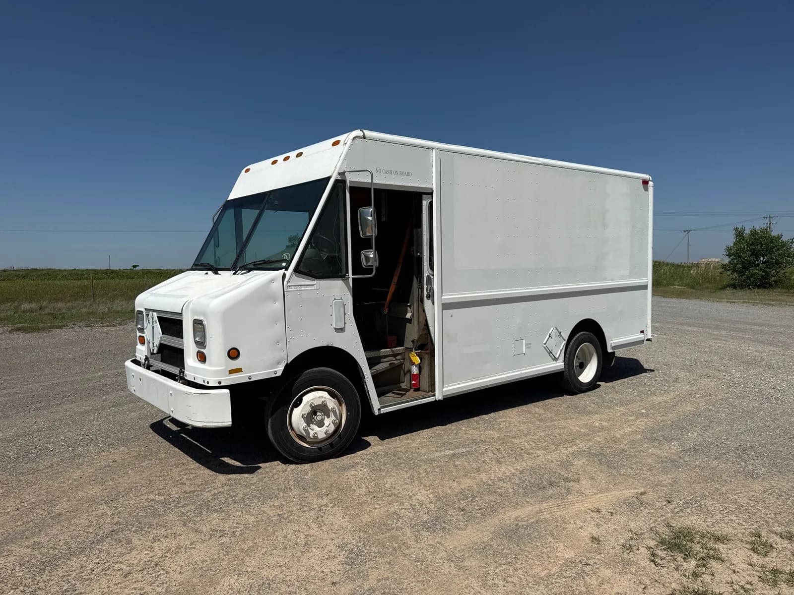 2000 Freightliner MT45 Chassis - Chassis