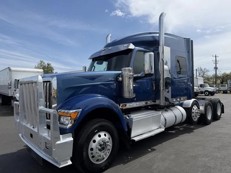 2024 International HX520 SFA 8x4 - Sleeper