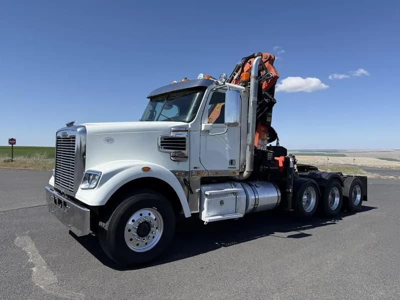 2011 Freightliner CC132 - Day Cab