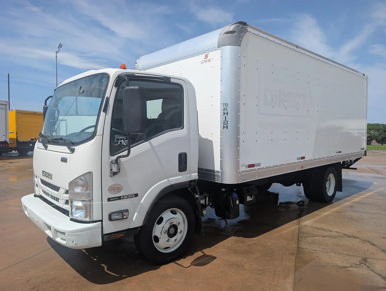 2022 Isuzu NRR - Turbo Diesel - 18 ft - Box