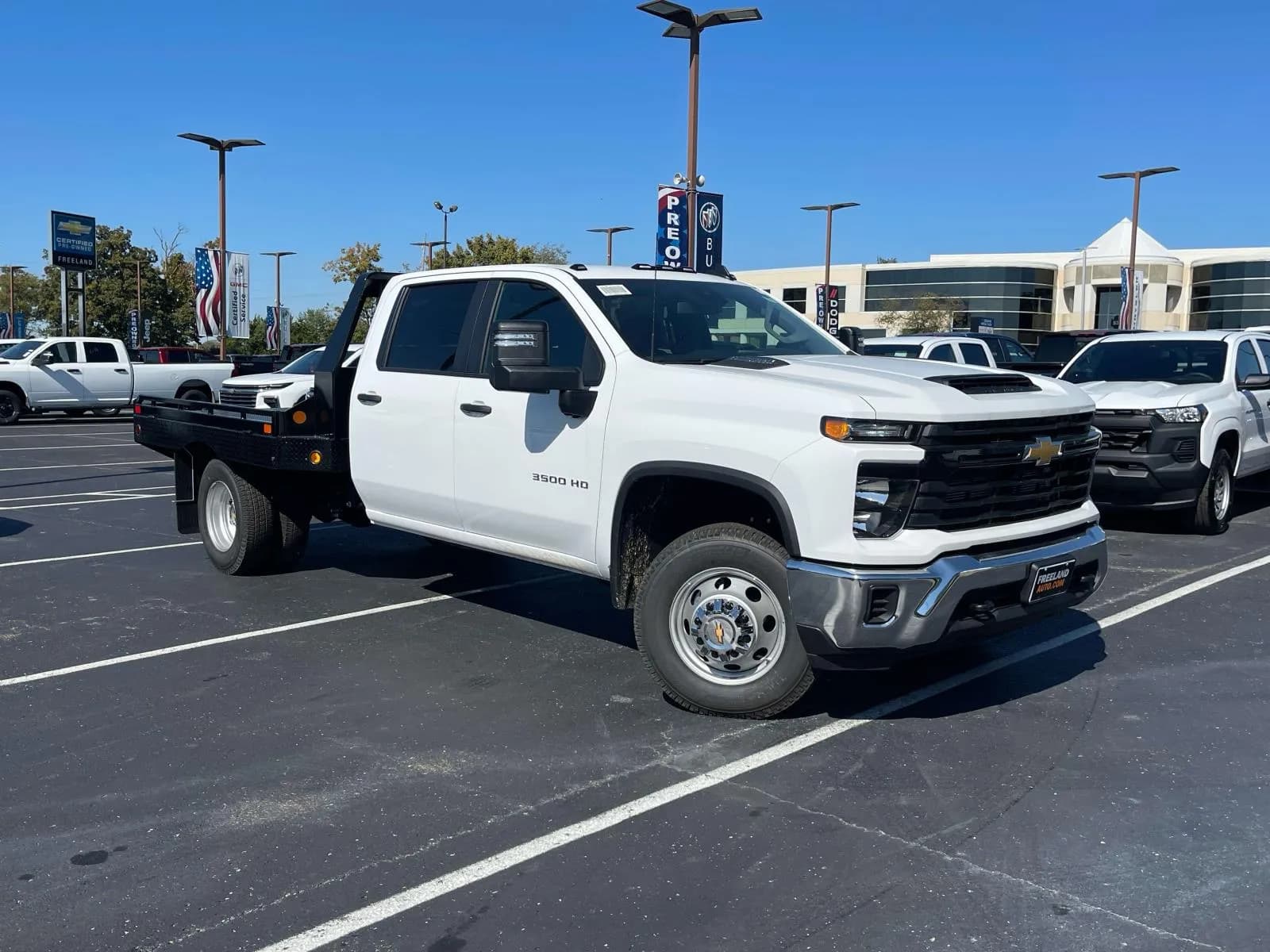 2025 Chevrolet Silverado 3500 Crew Cab - Flatbed