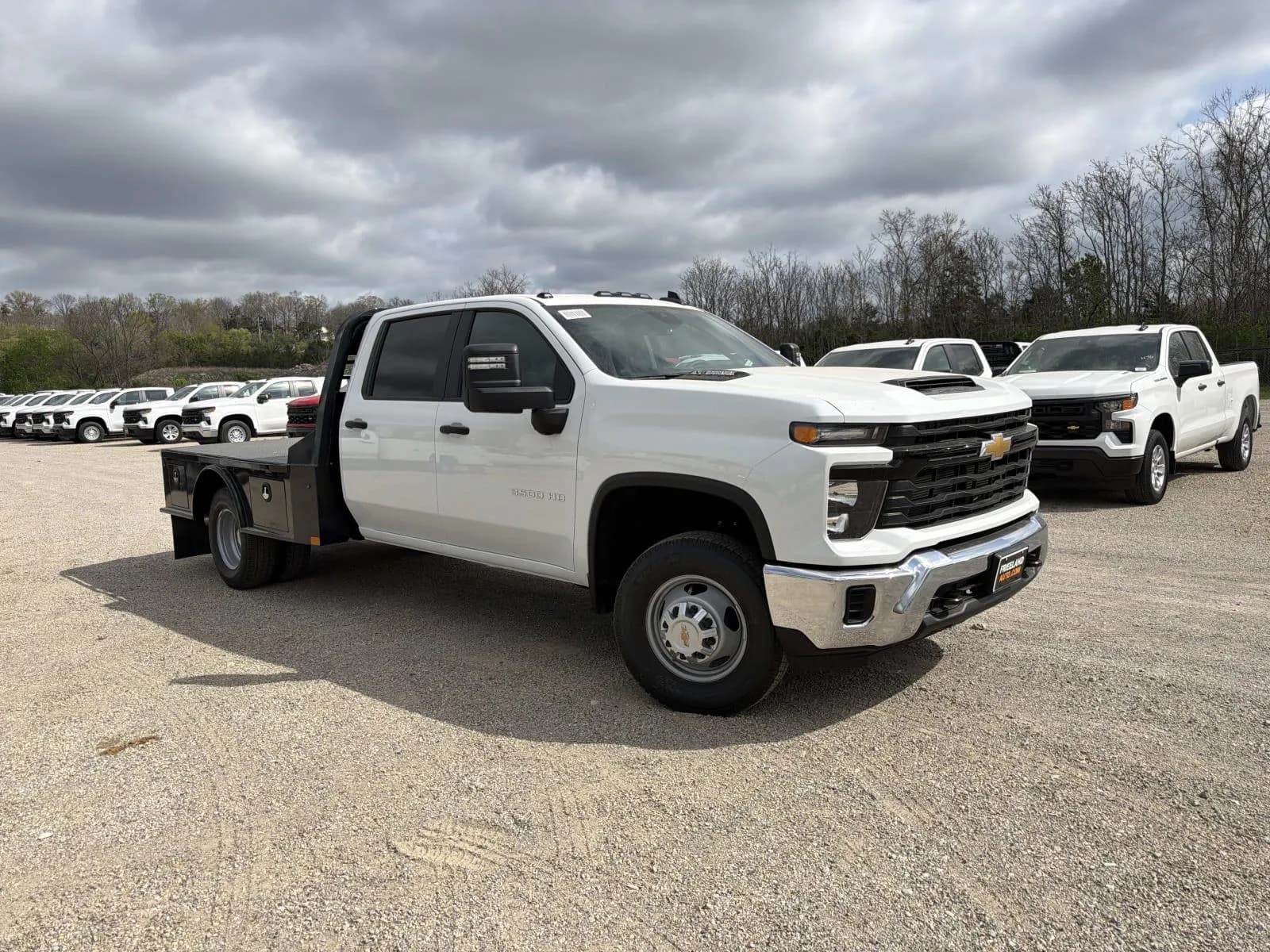 2026 Chevrolet Silverado 3500 Crew Cab - Flatbed