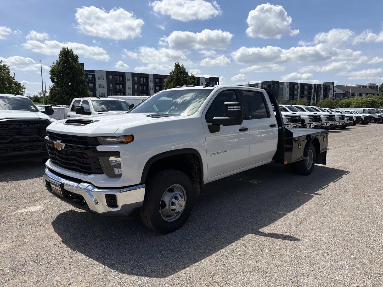 2026 Chevrolet Silverado 3500 Crew Cab - Flatbed