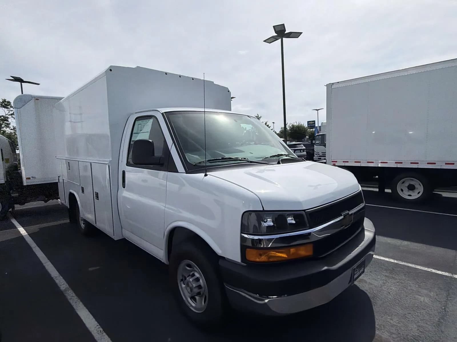 2026 Chevrolet Express 3500 - Box