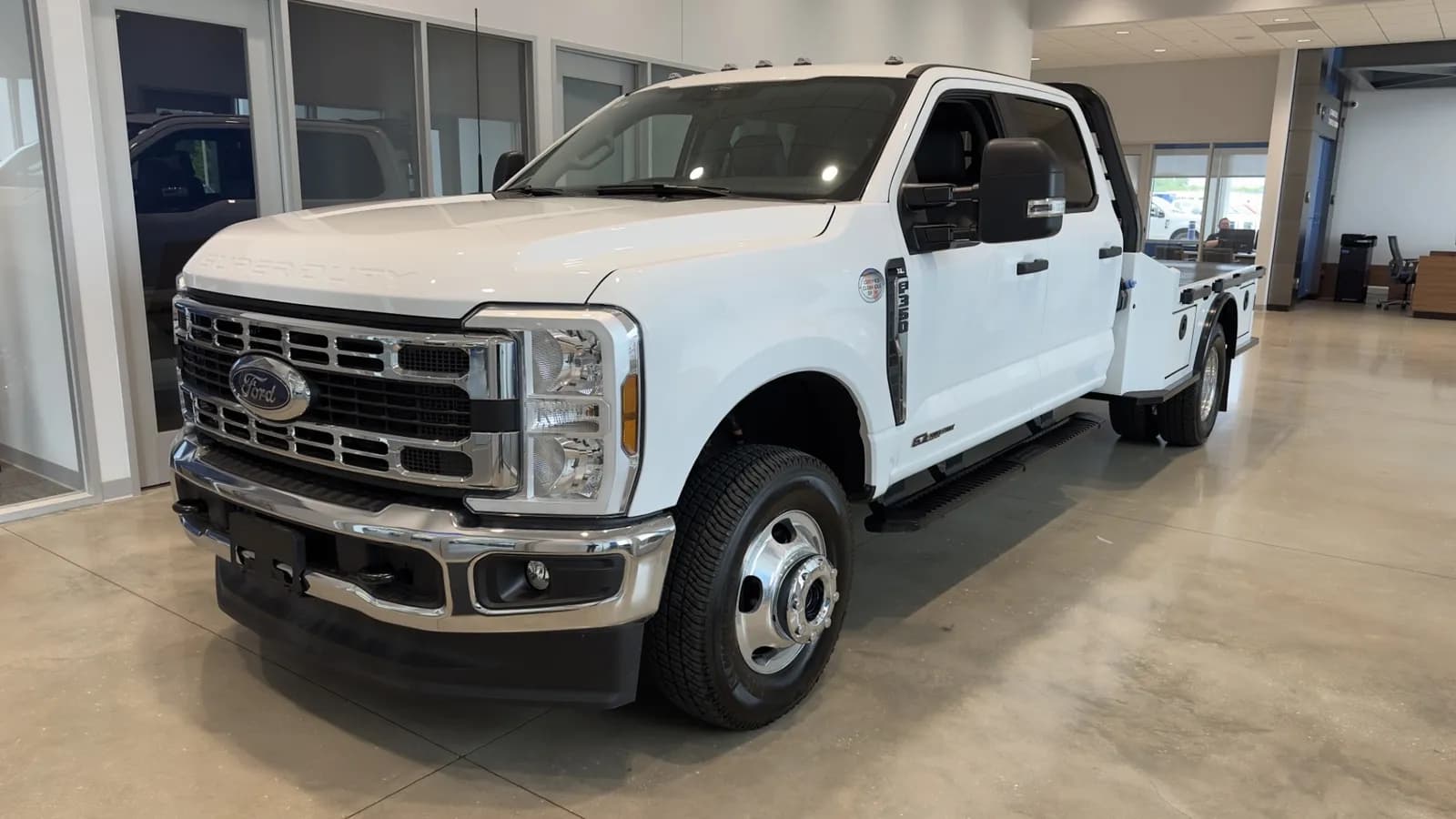 2026 Ford F-350 Crew Cab - Flatbed