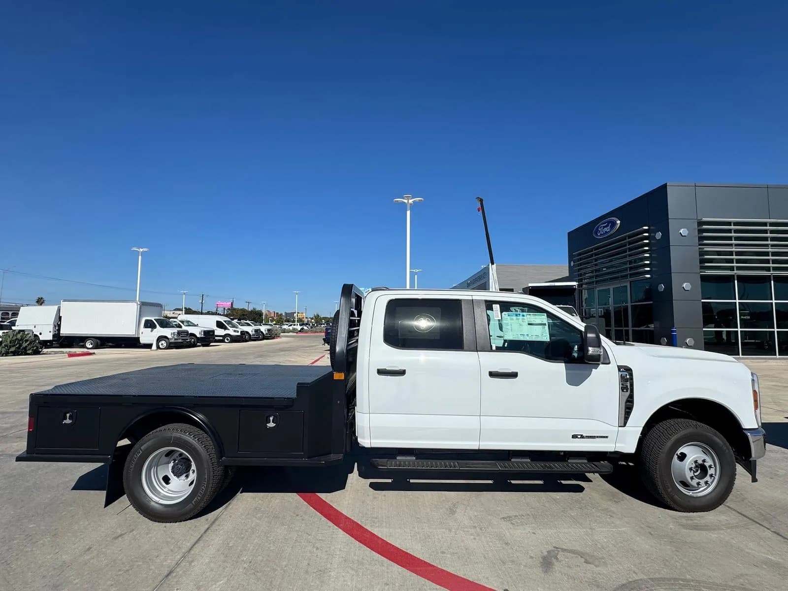 2025 Ford F-350 Crew Cab - Flatbed