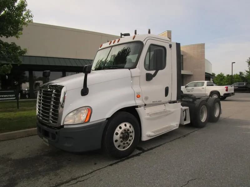 2018 Freightliner Cascadia - Dump