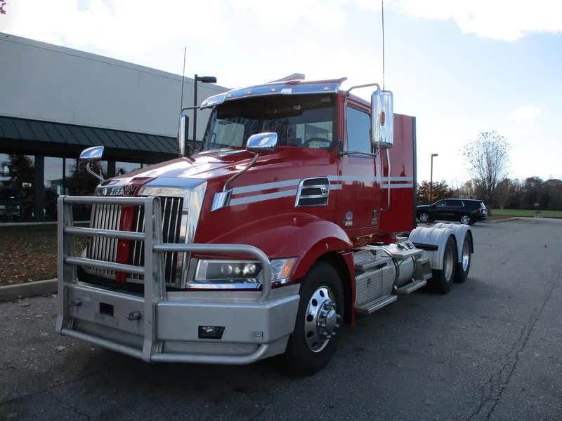 2018 Western Star 5700 XE Day Cab - Day Cab