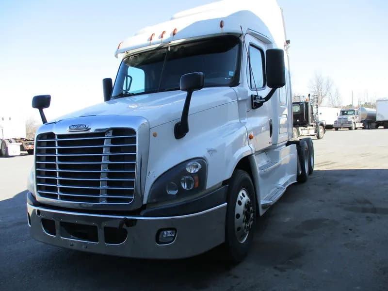2016 Freightliner Cascadia - Dump
