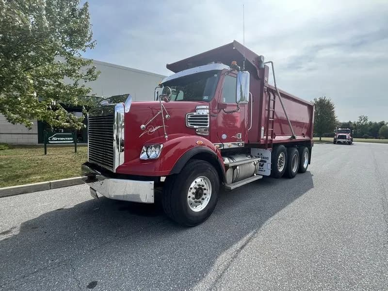2014 Freightliner 122SD - Dump