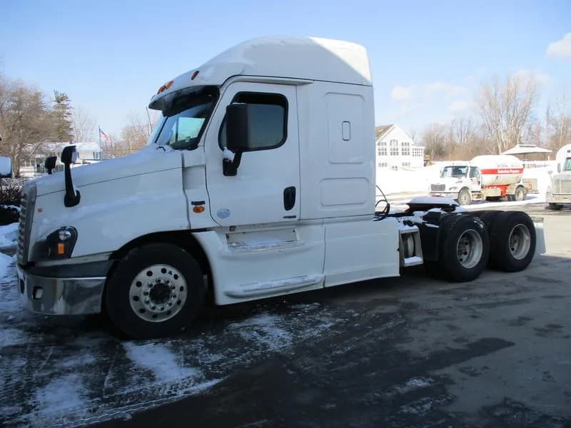 2014 Freightliner Cascadia - Dump