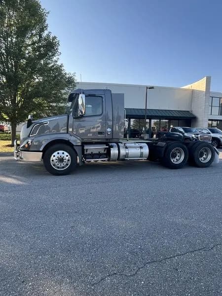 2013 Volvo VNL - Chassis