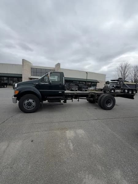 2007 Ford F750 - Chassis