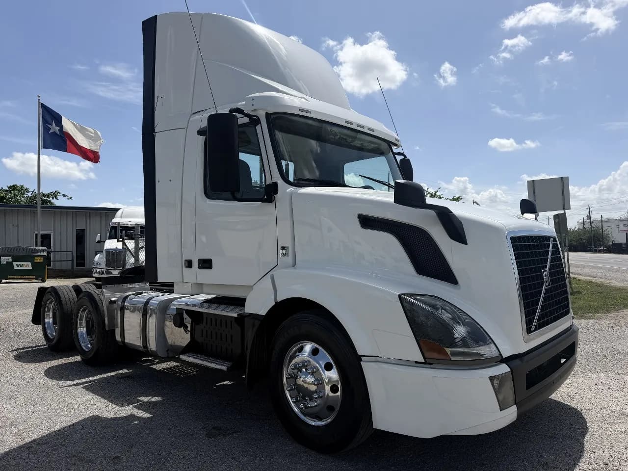 2016 Volvo VNL300 - Day Cab