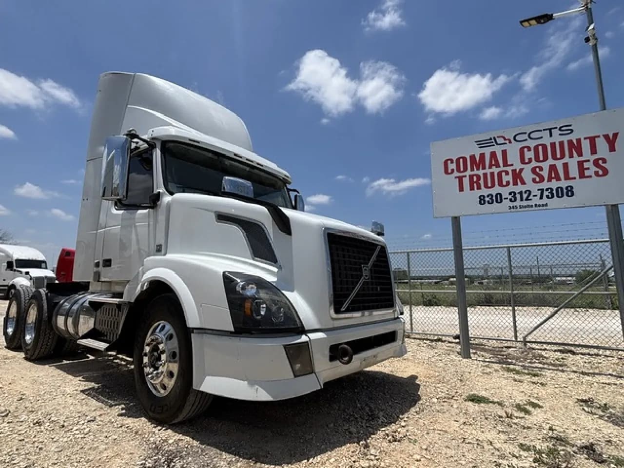 2013 Volvo VNL300 - Day Cab